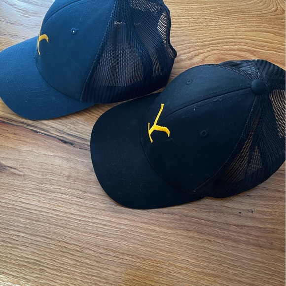 Yellowstone Hats Trucker Black and Blue Set with Yellow Stitching, one size - Picture 4 of 8